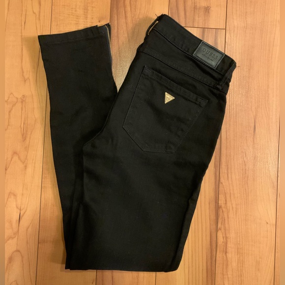 Guess jeans with gold accents - Picture 1 of 7